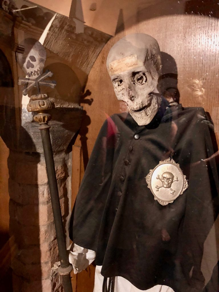 Mumie in der Chiesa dei Morti in Urbania Marken Marche