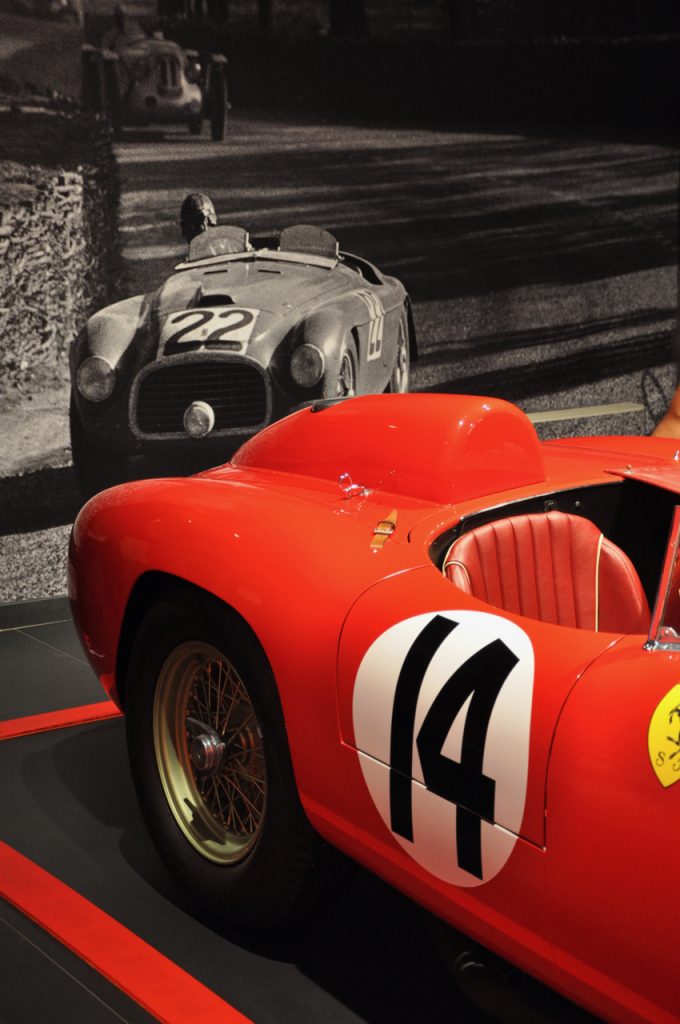 Rennwagen im Museo Ferrari in Maranello bei Modena Emilia Romagna