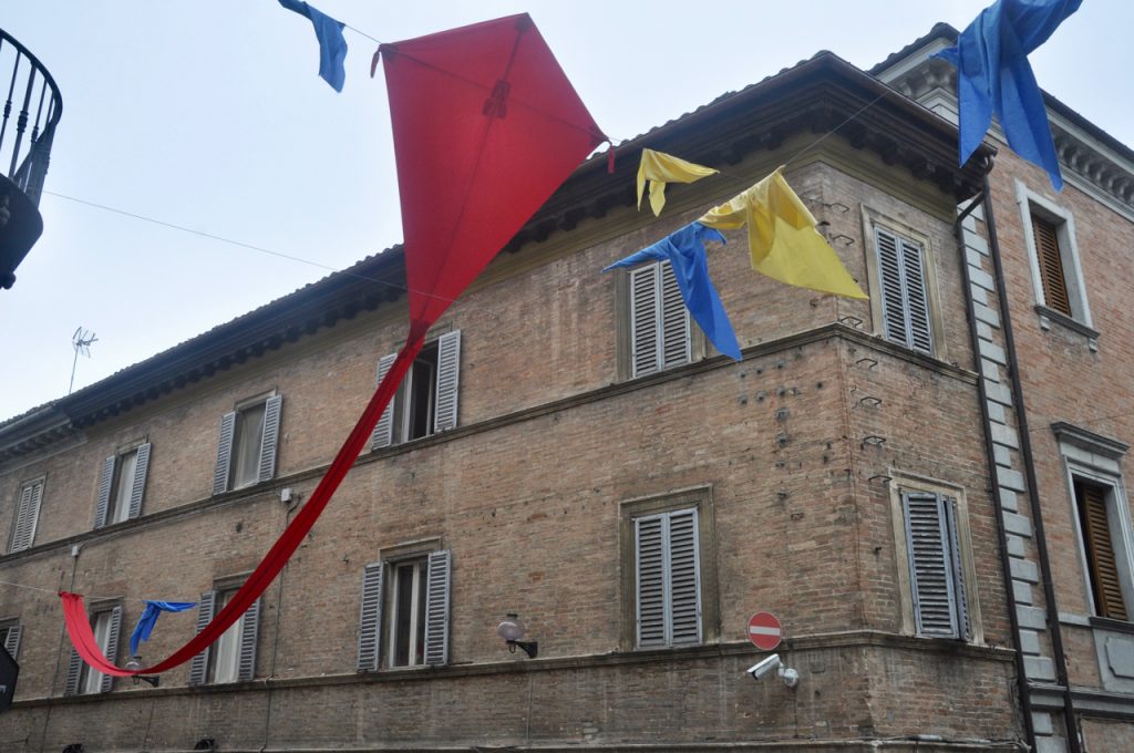 Drachen in Urbino in den Marken