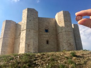 Castel del Monte in Puglia Apulien mit 1 Cent Münze