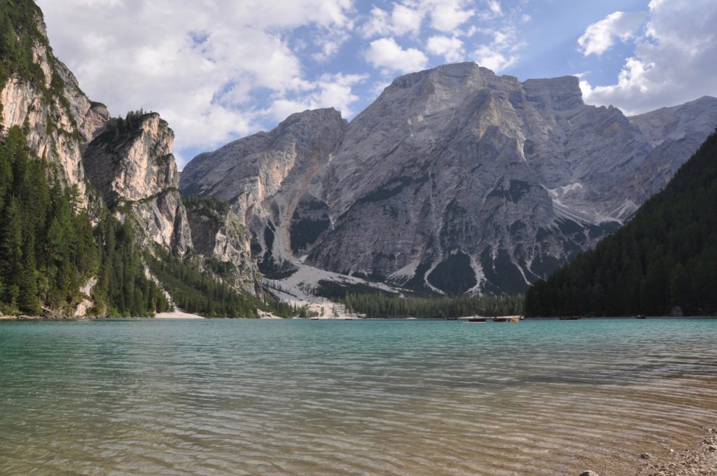 Der Pragser Wildsee in den Dolomiti Dolomiten