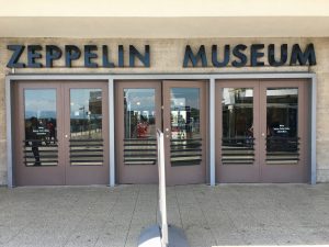 Der Eingang des Zeppelin Museums in Friedrichshafen am Bodensee