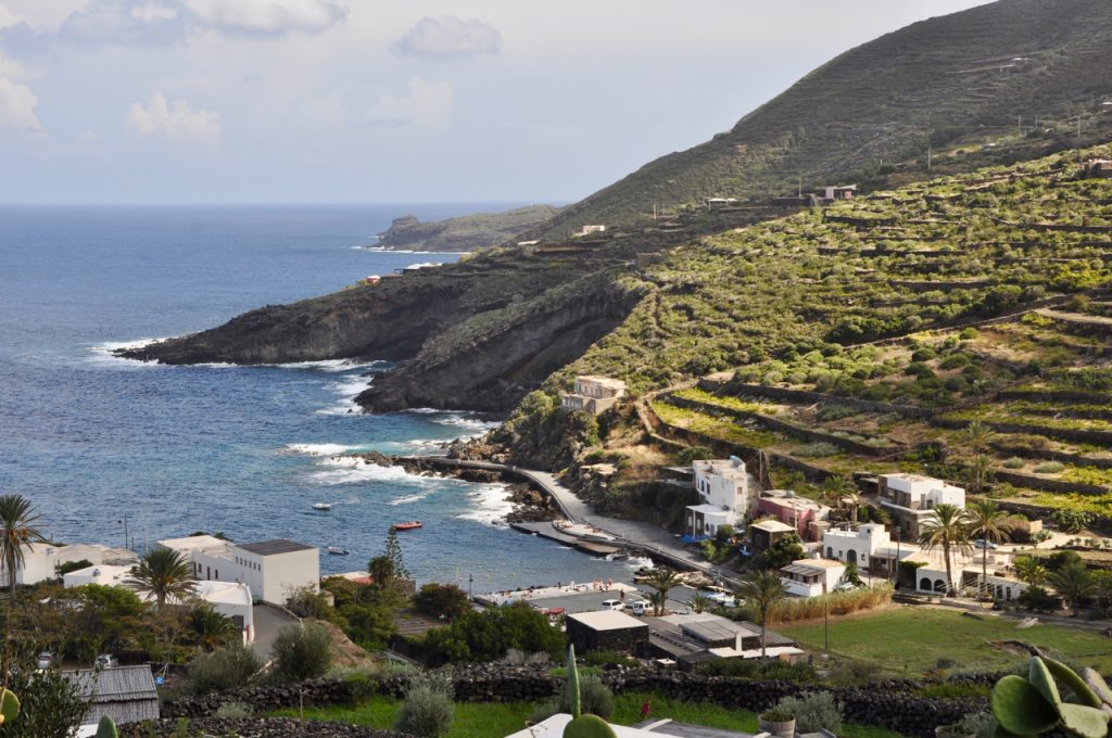 Das Fischerdorf Cala Gadir auf Pantelleria