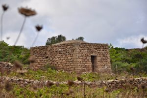 Ein unbewohntes Dammuso auf der Insel Pantelleria